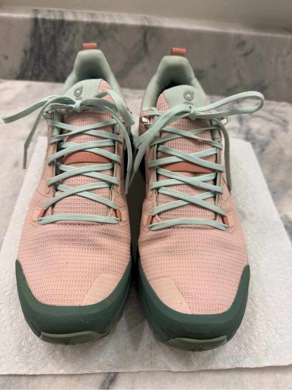 On Cloud Cloudrock
Low waterproof hiking all terrain Women's Pink and Mint Green